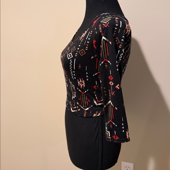 Bella D aztec Black and Red Tribal Crop Top - Picture 2 of 5